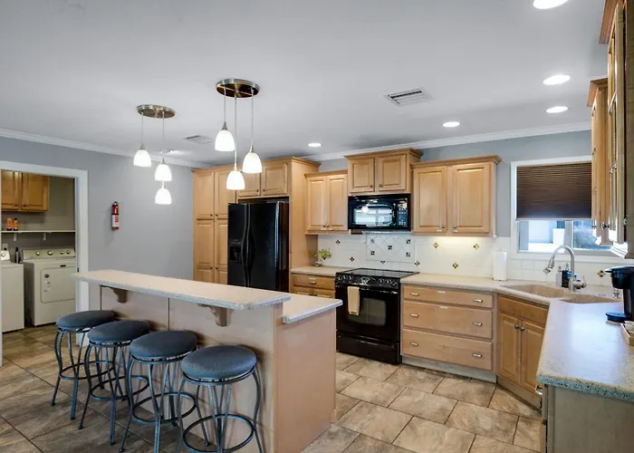 5 Min To Old Town L Heated Pool L L Game L Putting Holiday home *