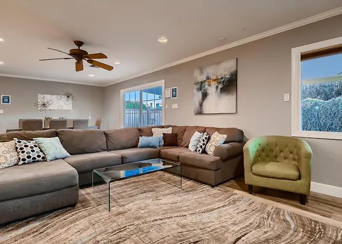 5 Min To Old Town L Heated Pool L L Game L Putting Holiday home Scottsdale