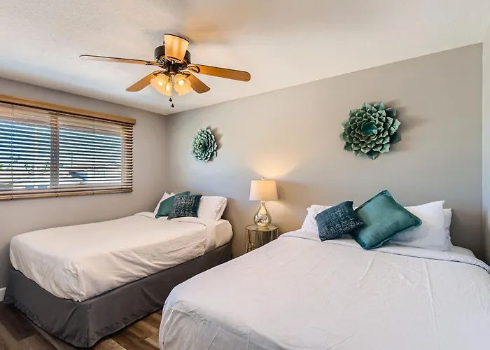 5 Min To Old Town L Heated Pool L L Game L Putting Holiday home Scottsdale