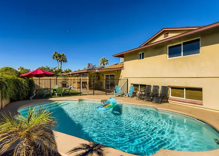 5 Min To Old Town L Heated Pool L L Game L Putting Holiday home Scottsdale